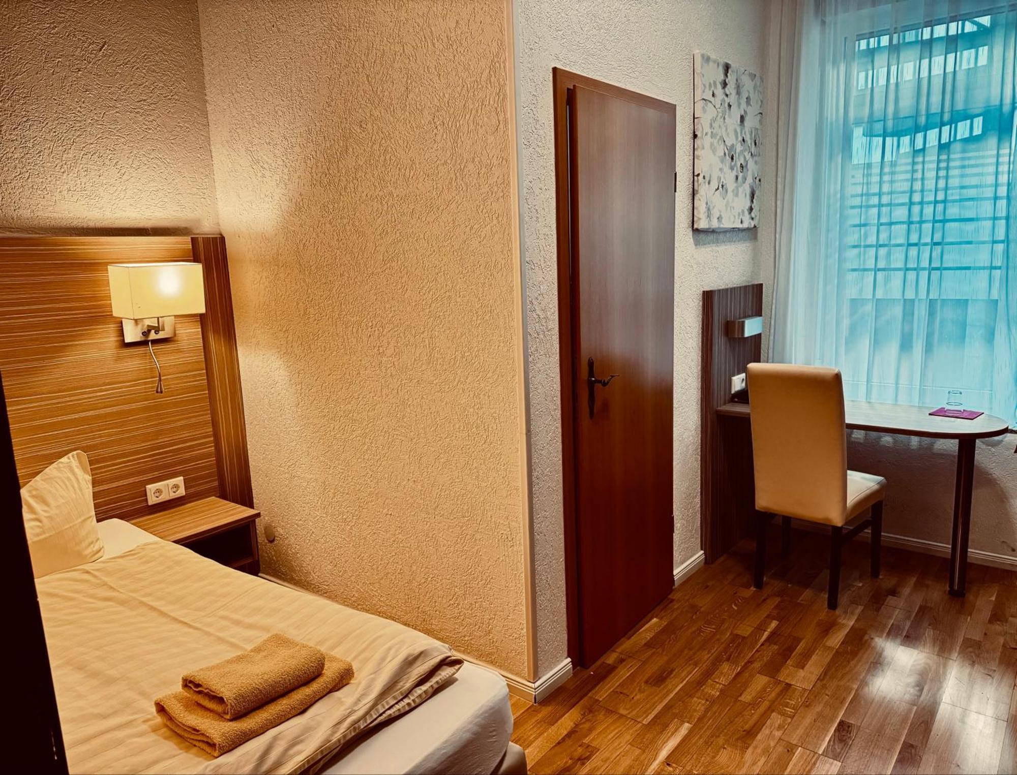 Hotel Goldener Anker Торгау Экстерьер фото