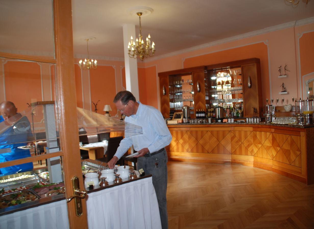 Hotel Goldener Anker Торгау Экстерьер фото