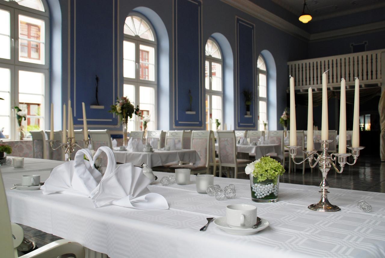 Hotel Goldener Anker Торгау Экстерьер фото