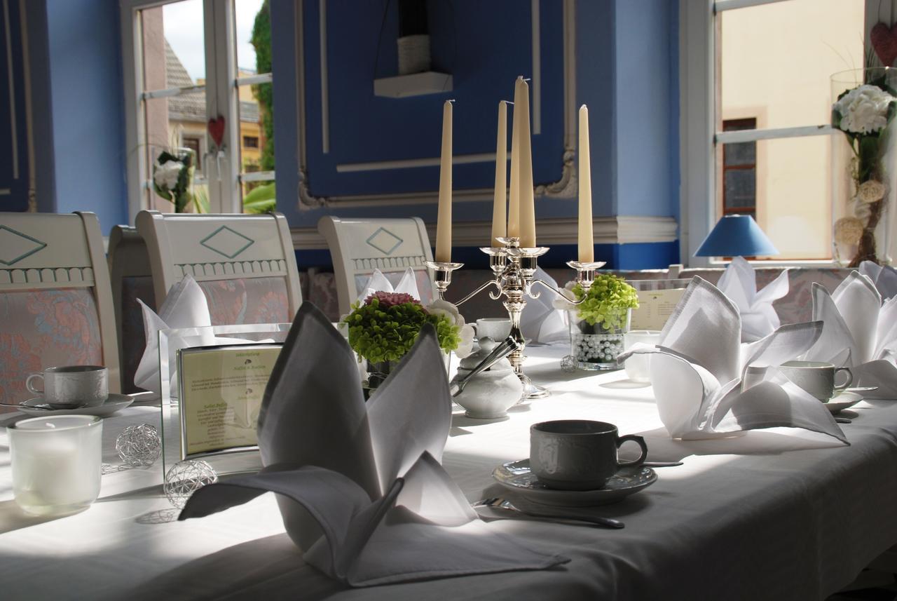 Hotel Goldener Anker Торгау Экстерьер фото