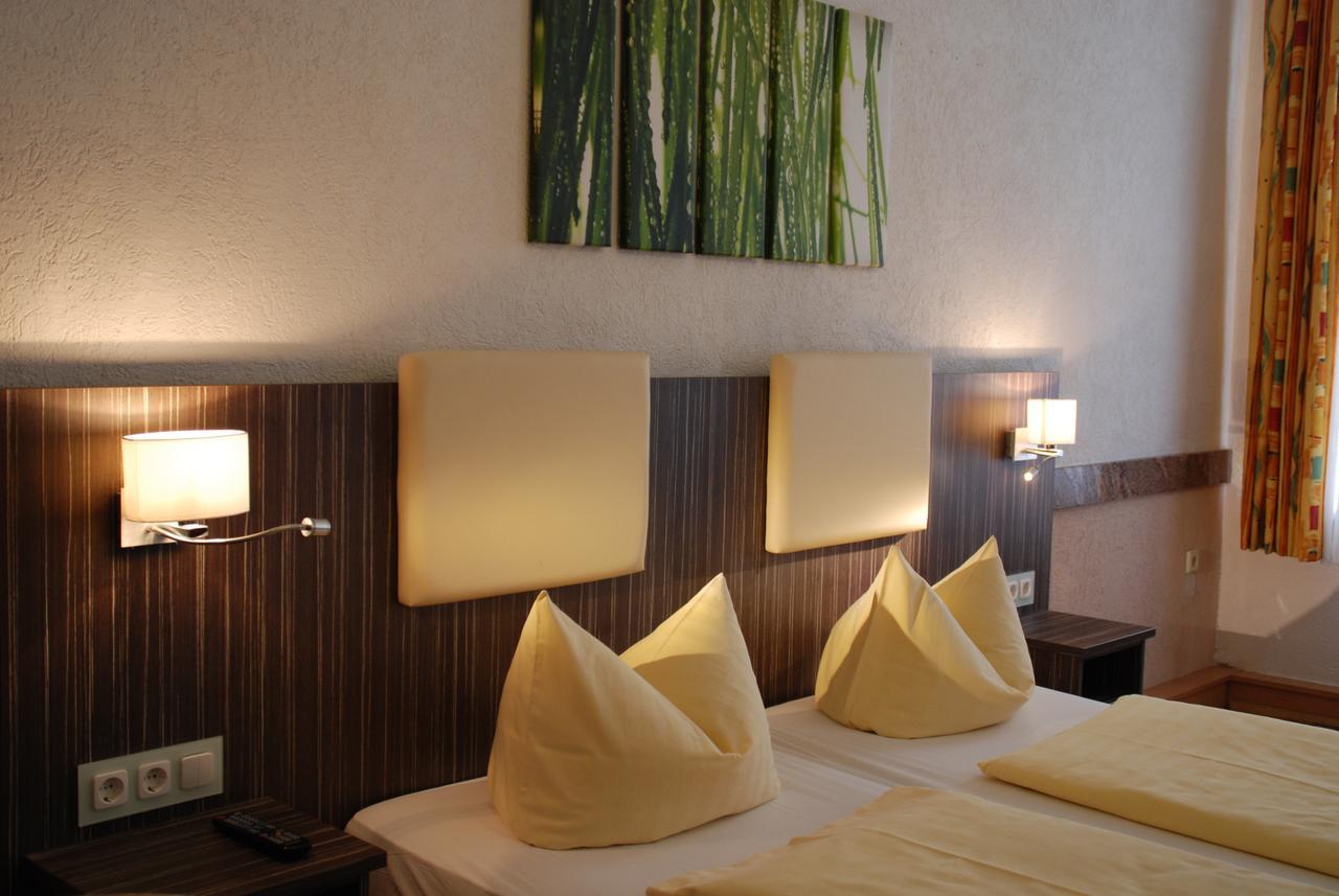 Hotel Goldener Anker Торгау Экстерьер фото