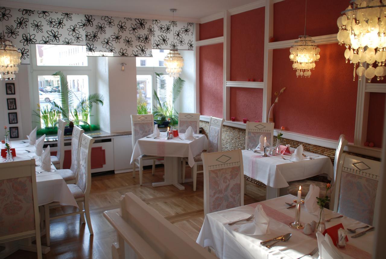 Hotel Goldener Anker Торгау Экстерьер фото