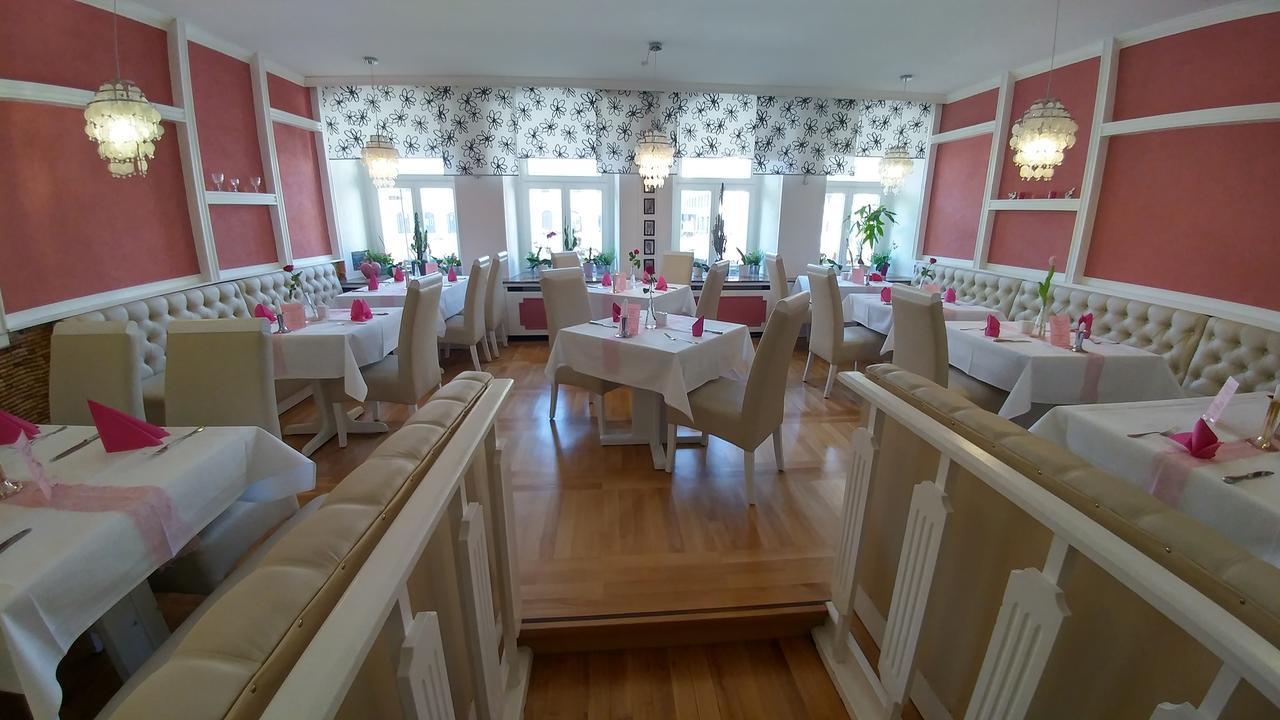 Hotel Goldener Anker Торгау Экстерьер фото