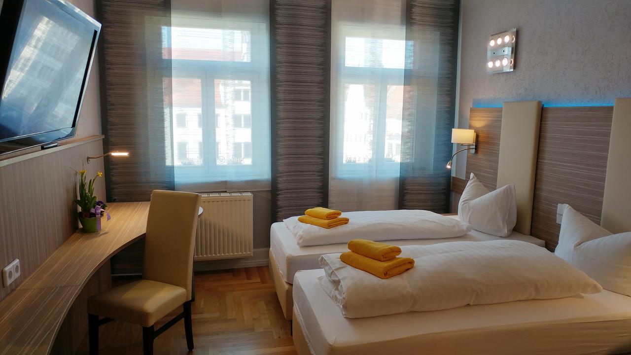 Hotel Goldener Anker Торгау Экстерьер фото