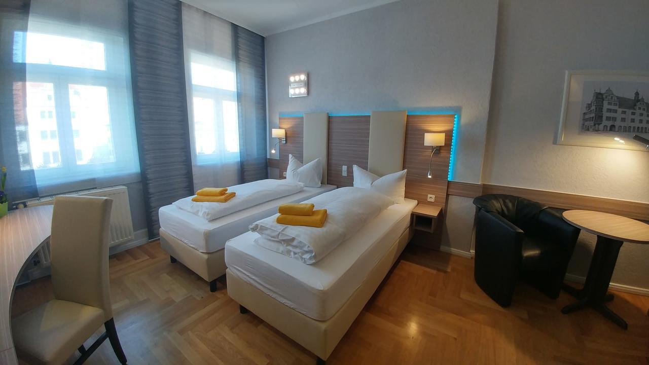 Hotel Goldener Anker Торгау Экстерьер фото